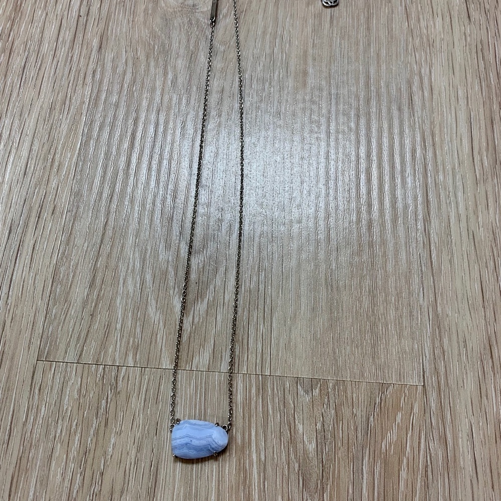 Kendra Scott necklace